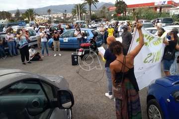  Concentración en Telde por los derechos de los inmigrantes bajo el lema 'Papeles para tod@s'/TA.