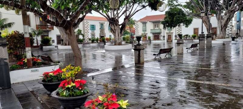 La plaza de San Juan, durante la jornada de este domingo/Jesús Ruiz Mesa.