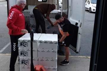 Aquacanaria dona más de 10.000 kilos de pescado fresco a la Asociación Guillermo Casañas de Jinámar/TA.