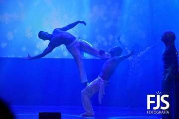 El Teatro de Telde rebosa de magia con el musical 'Al Revés en Navidad'/TA.