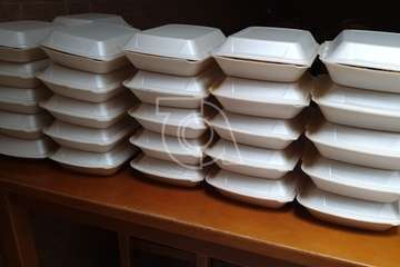 El bar-restaurante Segundo prepara más de 100 menús para familias necesitadas de Telde/TA.