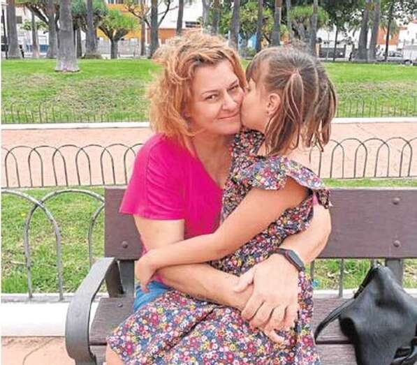 Magdalena abraza a su hija Ingrid (Foto Canarias7)