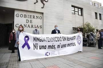 Minuto de silencio en Telde y en Presidencia del Gobierno de Canarias por la mujer asesinada en Gáldar/TA y Acfi Press.