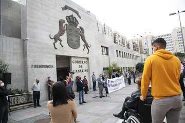 Minuto de silencio en Telde y en Presidencia del Gobierno de Canarias por la mujer asesinada en Gáldar/TA y Acfi Press.