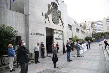 Minuto de silencio en Telde y en Presidencia del Gobierno de Canarias por la mujer asesinada en Gáldar/TA y Acfi Press.