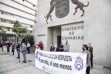 Minuto de silencio en Telde y en Presidencia del Gobierno de Canarias por la mujer asesinada en Gáldar/TA y Acfi Press.
