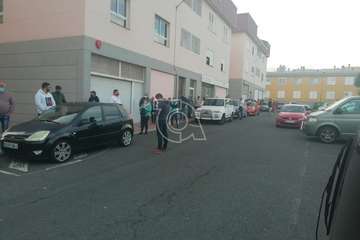 Largas colas de usuarios en las oficinas de Correos en San Juan y Jinámar/TA.