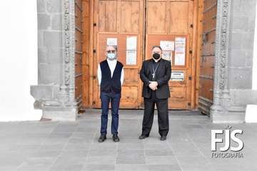 Visita del obispo José Mazuelos a la Basílica de San Juan de Telde/TA.