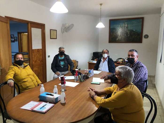 Momento de la reunión del concejal del Distrito Jinámar, Servando González, con miembros de la AV La Concepción/TA.