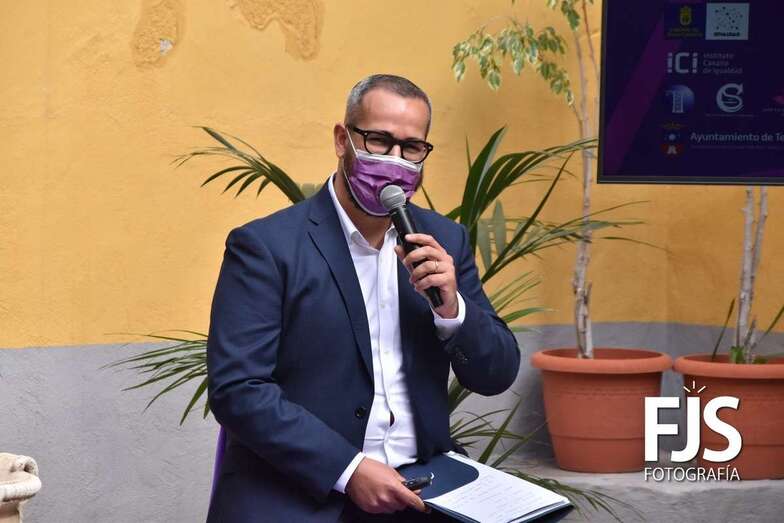 Jonay López, concejal de Igualdad, ayer durante la prensa para presentar el programa del 8-M/Francisco Santana Ravelo.