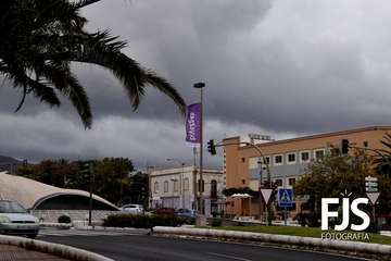  Mural y banderolas violetas en Telde por el 8-M/Francisco Javier Santana.