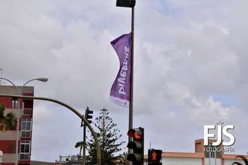  Mural y banderolas violetas en Telde por el 8-M/Francisco Javier Santana.