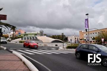  Mural y banderolas violetas en Telde por el 8-M/Francisco Javier Santana.