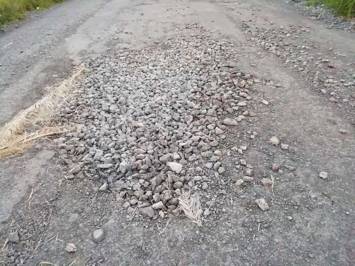 Estado del acceso al barrio por la carretera de Maipez/TA.