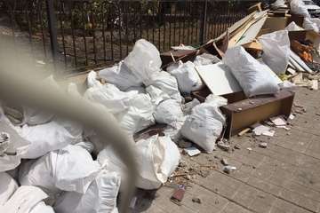 Un vecino de Las Remudas 'tira' su casa a la calle/TA.