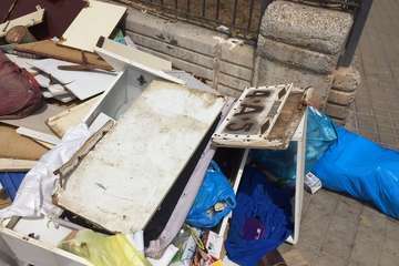 Un vecino de Las Remudas 'tira' su casa a la calle/TA.