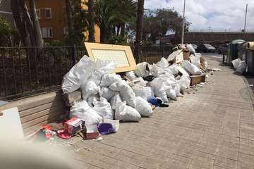 Un vecino de Las Remudas 'tira' su casa a la calle/TA.