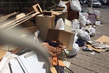 Un vecino de Las Remudas 'tira' su casa a la calle/TA.