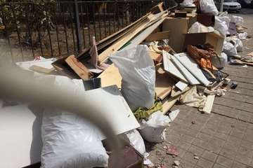 Un vecino de Las Remudas 'tira' su casa a la calle/TA.