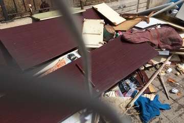 Un vecino de Las Remudas 'tira' su casa a la calle/TA.