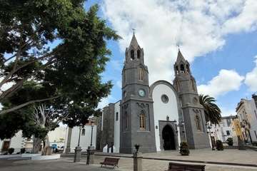  Telde vive un sobrio Viernes Santo sin procesiones/TA y Jesús Ruiz Mesa.