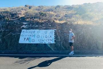 Piletillas despliega nuevas pancartas solicitando la instalación de la fibra óptica en el barrio/TA.