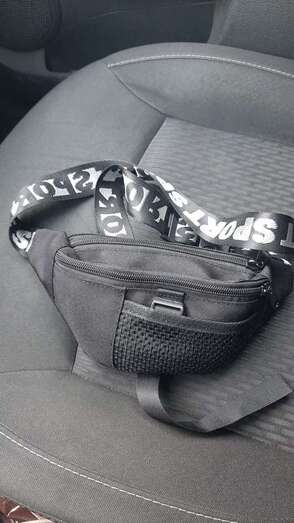 Riñonera encontrada por el taxista/TA.