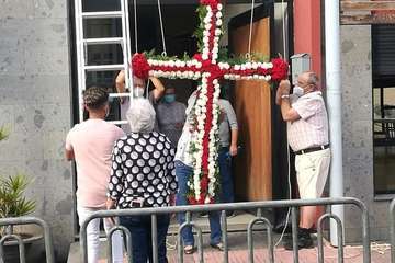 Enrame y colocación de la Cruz en El Roque Azucarero/TA.