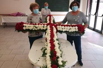 Enrame y colocación de la Cruz en El Roque Azucarero/TA.