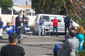 Reunión al aire libre con el Diputado del Común y la subdelegada del Gobierno en Las Palmas/TA.