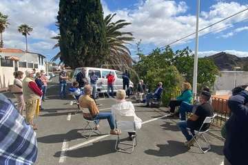 Reunión al aire libre con el Diputado del Común y la subdelegada del Gobierno en Las Palmas/TA.