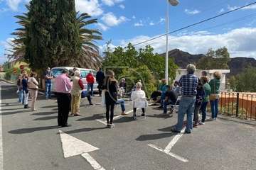 Reunión al aire libre con el Diputado del Común y la subdelegada del Gobierno en Las Palmas/TA.