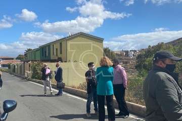 Reunión al aire libre con el Diputado del Común y la subdelegada del Gobierno en Las Palmas/TA.