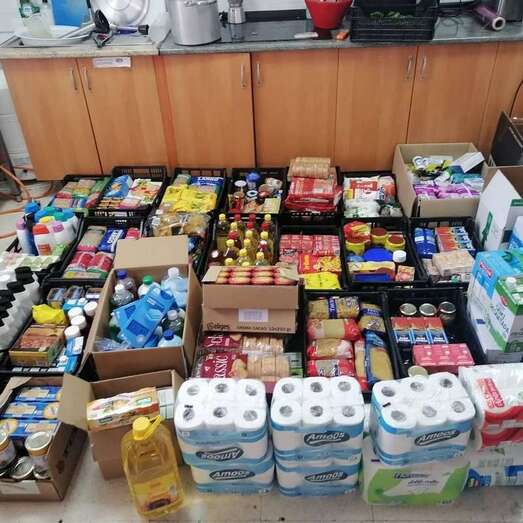 Imagen de los alimentos y productos de aseo donados por Asdownsur/TA.