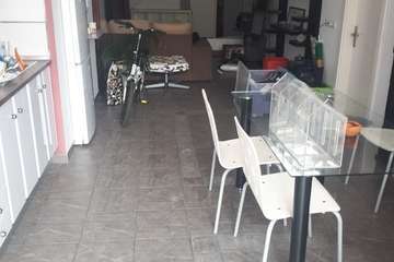 Un vecino de Lomo Cementerio, en la calle sin previo aviso del piso alquilado que ocupaba/TA.