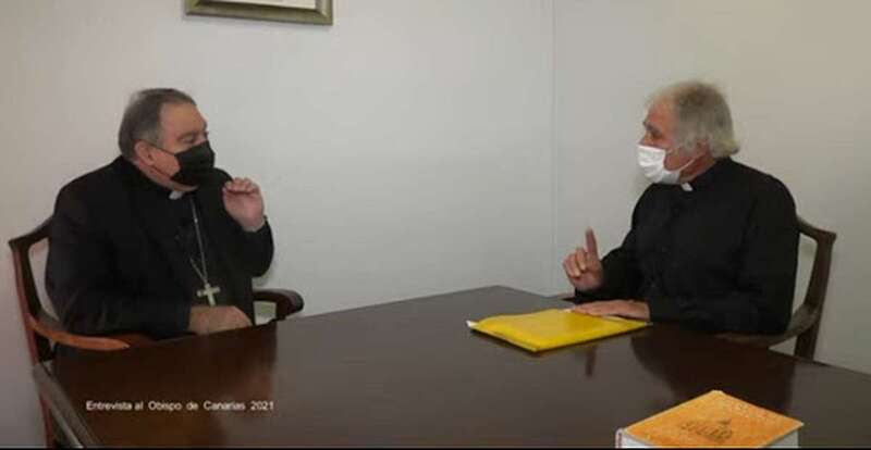 Imagen del obispo y el sacerdote Báez.