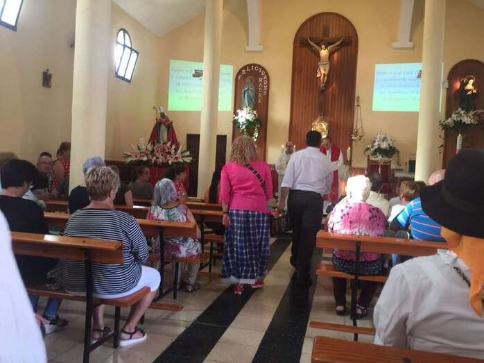 Ofrenda al santo en un edición pasada de las fiestas de San Fermín/TA.