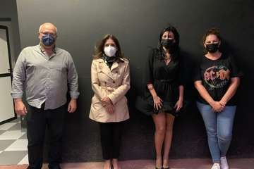 Humor y fuegos artificiales en Telde en la Noche de San Juan/TA.