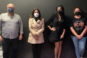 Humor y fuegos artificiales en Telde en la Noche de San Juan/TA.