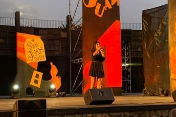 Humor y fuegos artificiales en Telde en la Noche de San Juan/TA.