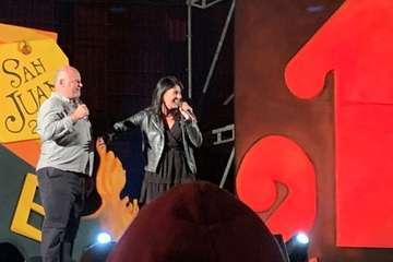 Humor y fuegos artificiales en Telde en la Noche de San Juan/TA.