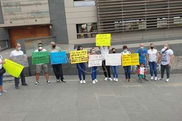 Concentración a las puertas de los juzgados de Telde por una ley antiokupas/TA.