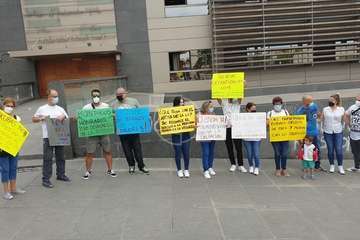Concentración a las puertas de los juzgados de Telde por una ley antiokupas/TA.