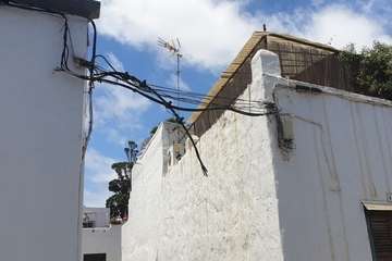 San Francisco alerta del peligro de un cable eléctrico desprendido/TA.