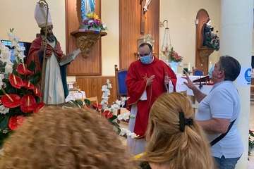 Caserío de Gando ofrenda a su patrono San Fermín/TA.