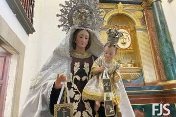 La Virgen del Carmen estrena traje y manto en su festividad en Los Llanos de Telde/Francisco Javier Santana.