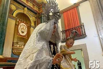 La Virgen del Carmen estrena traje y manto en su festividad en Los Llanos de Telde/Francisco Javier Santana.