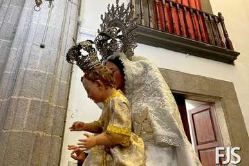 La Virgen del Carmen estrena traje y manto en su festividad en Los Llanos de Telde/Francisco Javier Santana.