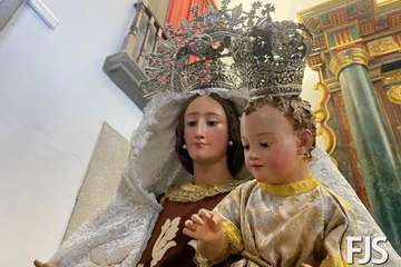 La Virgen del Carmen estrena traje y manto en su festividad en Los Llanos de Telde/Francisco Javier Santana.