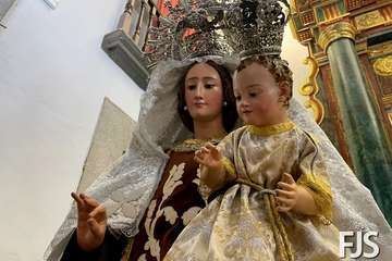 La Virgen del Carmen estrena traje y manto en su festividad en Los Llanos de Telde/Francisco Javier Santana.